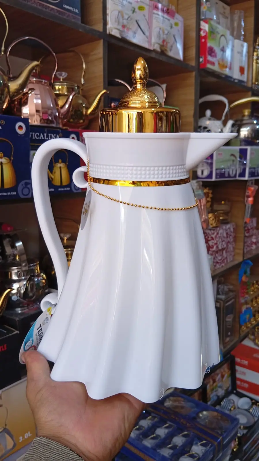 إبريق شاي حافظ للحرارة أبيض