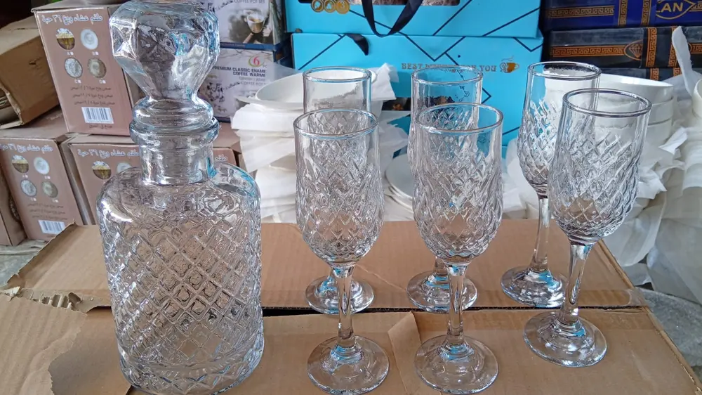 طقم كاسات مع تقلي ماء