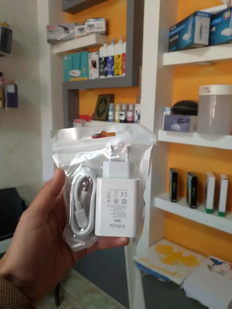 شاحن انفنكس وكالة 68w مع وصلة